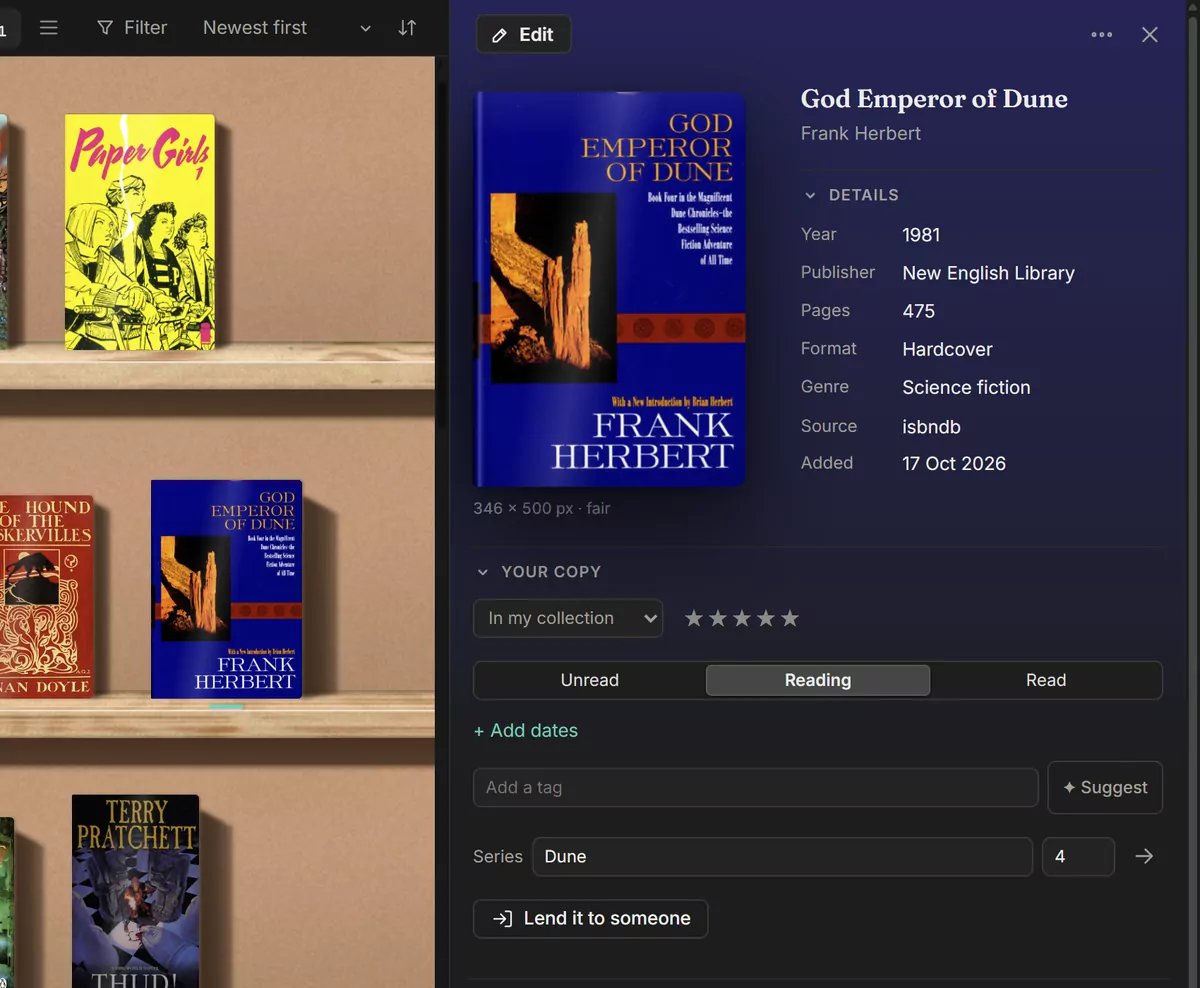 God Emperor of Dune open in the side panel beside its shelf: its cover, year, publisher, pages, format and genre, a rating, read status, its place in the Dune series, and a button to lend it.